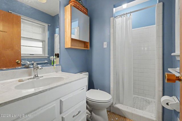 10207 Eve Dr, Louisville, KY 40272