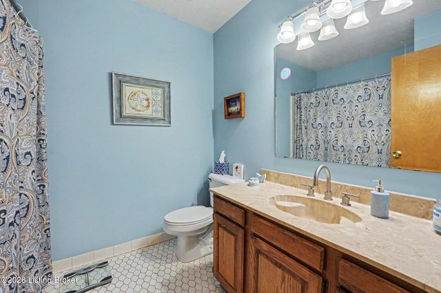 10207 Eve Dr, Louisville, KY 40272