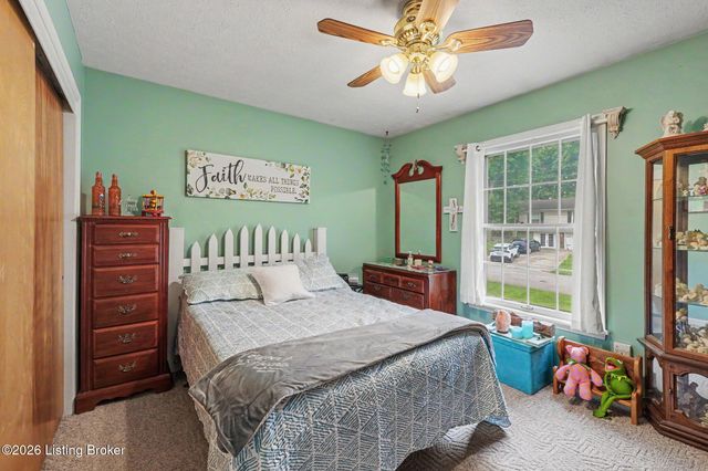 10207 Eve Dr, Louisville, KY 40272