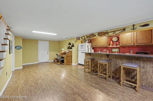 10207 Eve Dr, Louisville, KY 40272