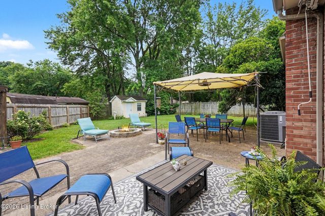 10207 Eve Dr, Louisville, KY 40272