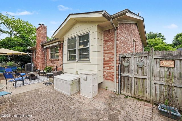 10207 Eve Dr, Louisville, KY 40272