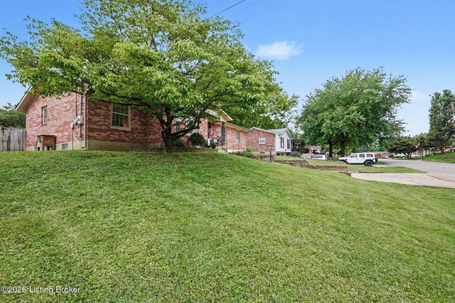 10207 Eve Dr, Louisville, KY 40272