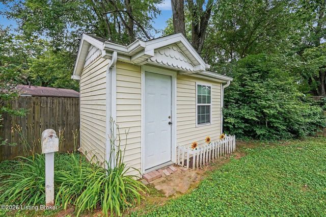 10207 Eve Dr, Louisville, KY 40272