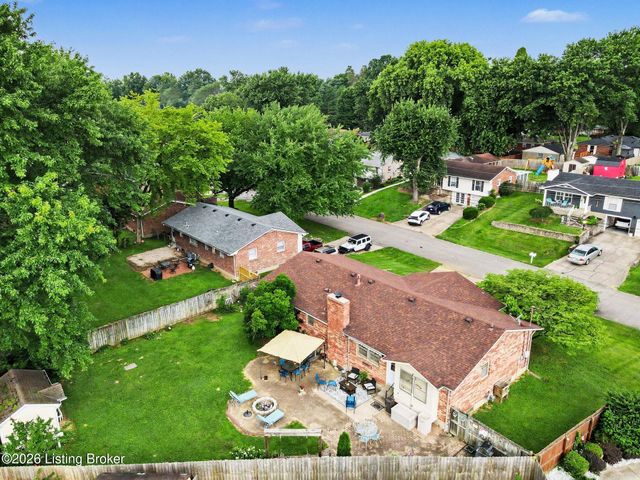 10207 Eve Dr, Louisville, KY 40272
