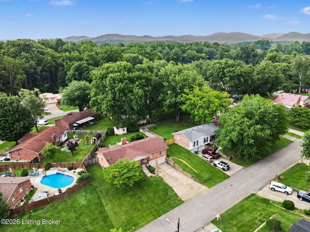 10207 Eve Dr, Louisville, KY 40272