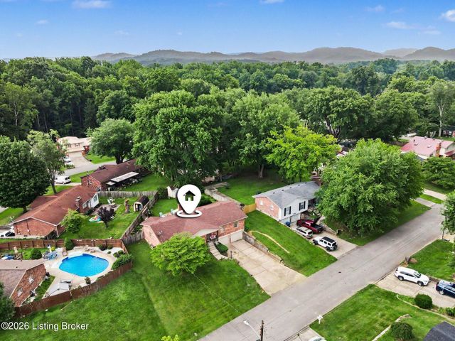 10207 Eve Dr, Louisville, KY 40272