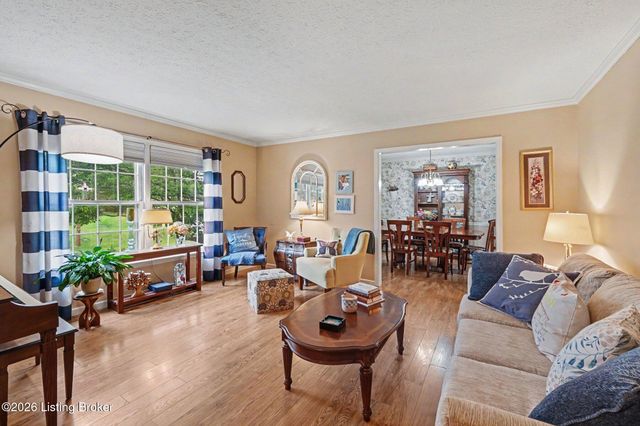 10207 Eve Dr, Louisville, KY 40272