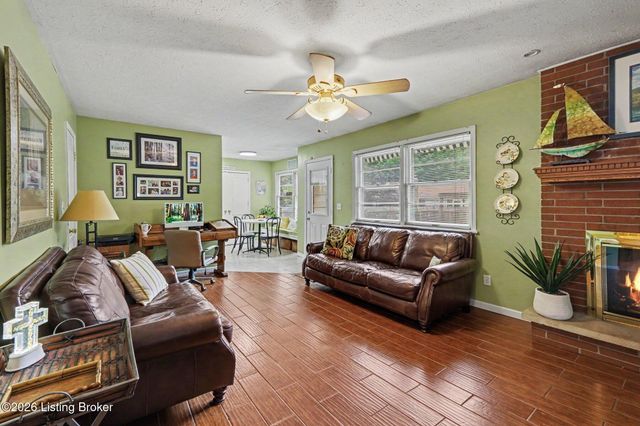10207 Eve Dr, Louisville, KY 40272