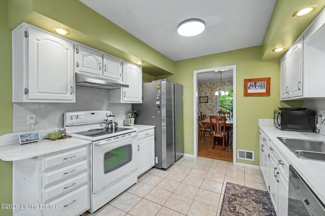 10207 Eve Dr, Louisville, KY 40272