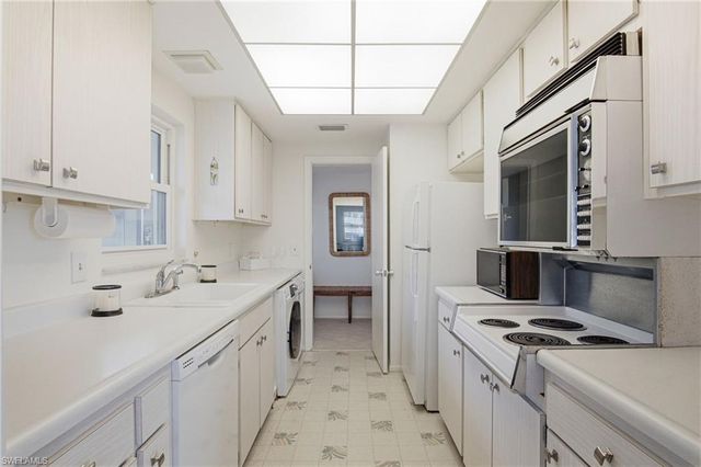 3400 Gulf Shore BLVD N L8, Naples, FL 34103