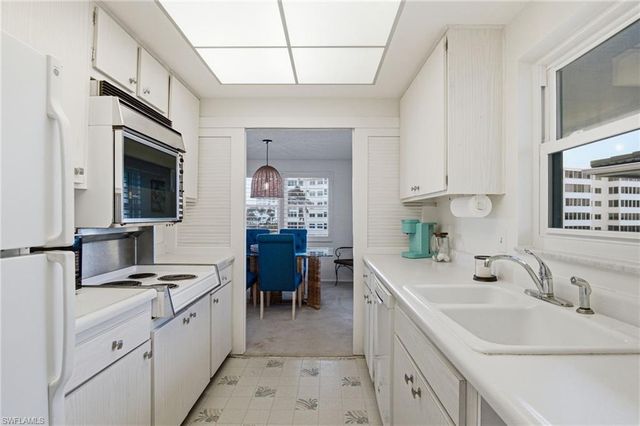 3400 Gulf Shore BLVD N L8, Naples, FL 34103