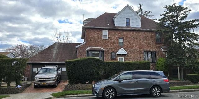 169 Bixley Heath, Lynbrook, NY 11563