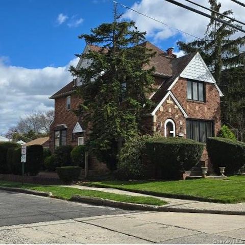 169 Bixley Heath, Lynbrook, NY 11563