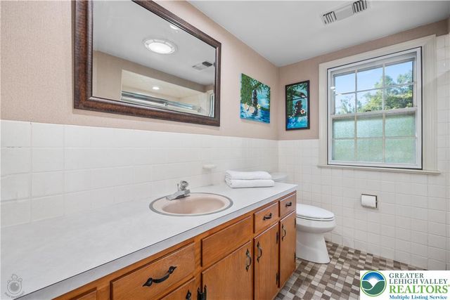 766 Barrymore Lane, Bethlehem City, PA 18017