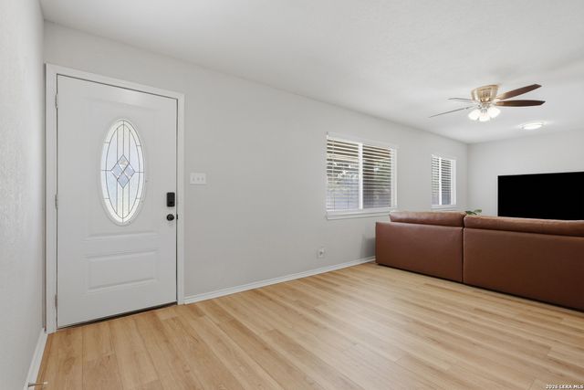 12902 Lone Shadow Trail, Live Oak, TX 78233