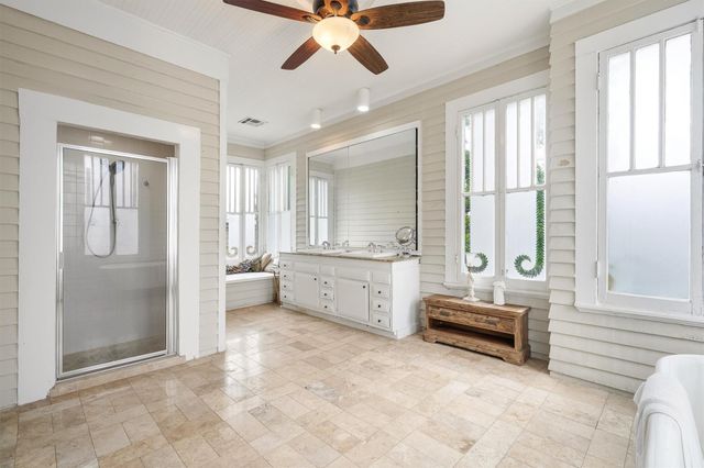 220 Marshall Street, Houston, TX 77006