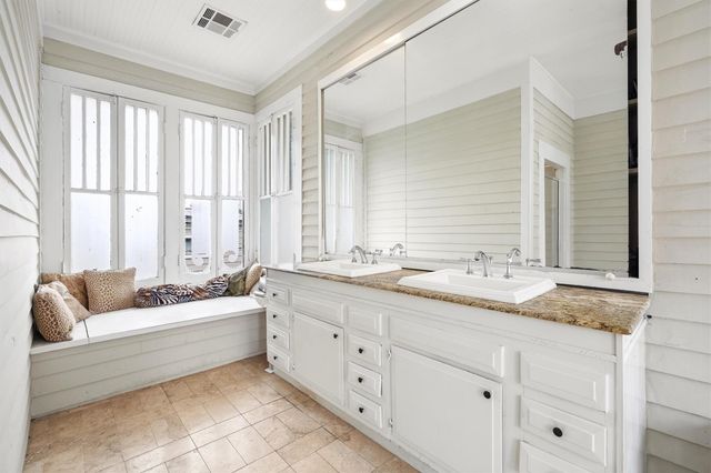 220 Marshall Street, Houston, TX 77006