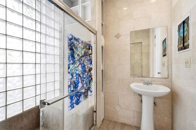 220 Marshall Street, Houston, TX 77006