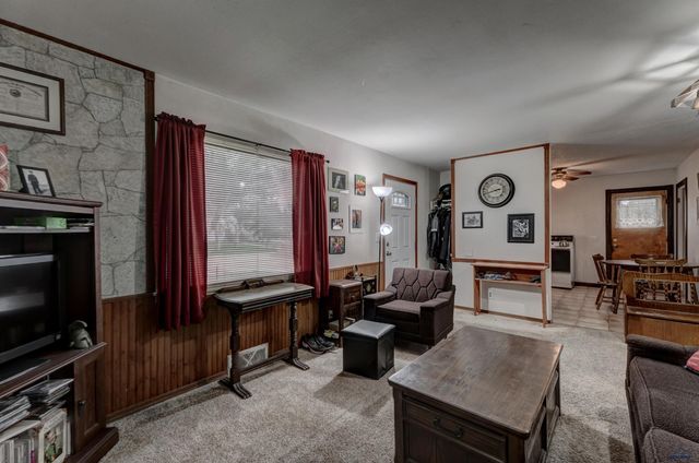 2120 LINCOLN AVE, Rapid City, SD 57701