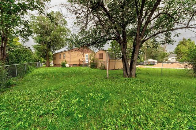 2120 LINCOLN AVE, Rapid City, SD 57701