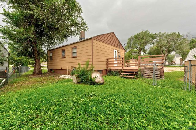 2120 LINCOLN AVE, Rapid City, SD 57701