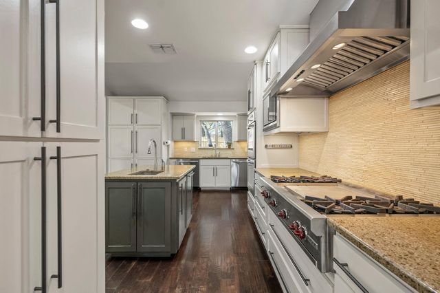 7202 Running Rope CIR, Austin, TX 78731