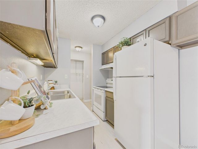 190 E Highline Circle 302, Centennial, CO 80122