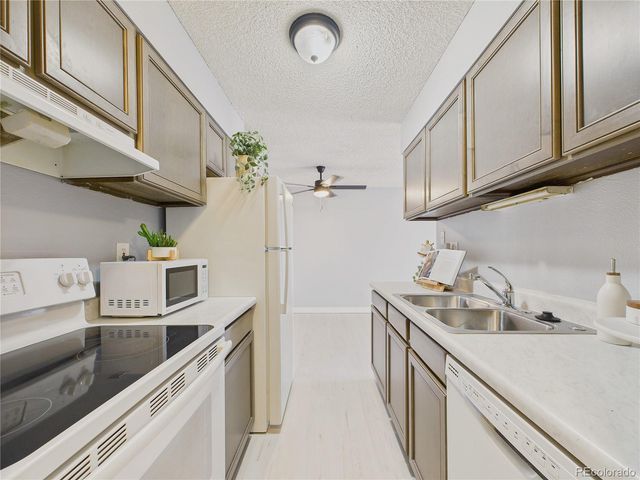 190 E Highline Circle 302, Centennial, CO 80122