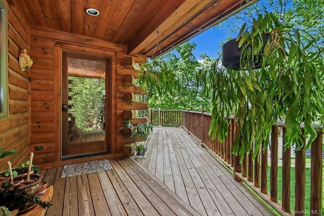 33 Cimarron Road, Putnam Valley, NY 10579