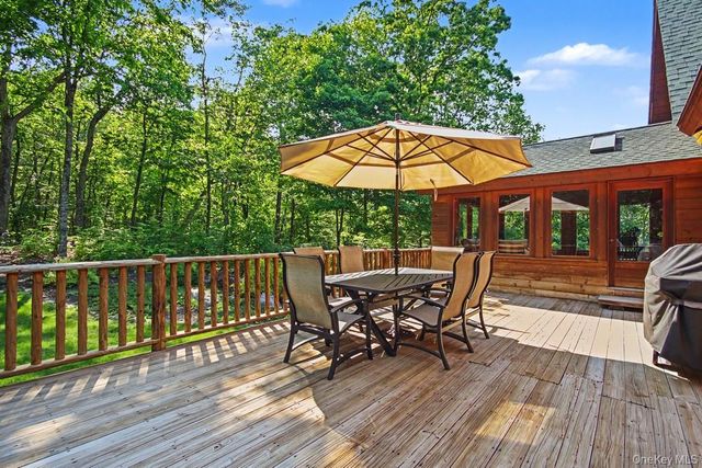 33 Cimarron Road, Putnam Valley, NY 10579