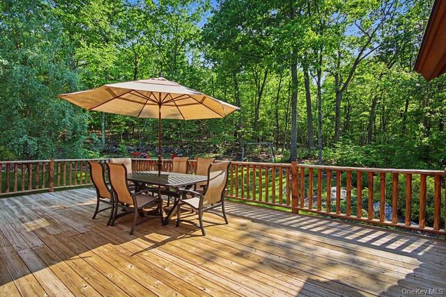33 Cimarron Road, Putnam Valley, NY 10579