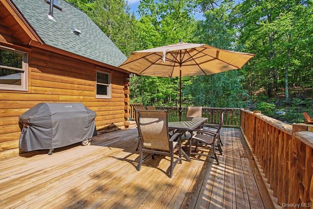 33 Cimarron Road, Putnam Valley, NY 10579