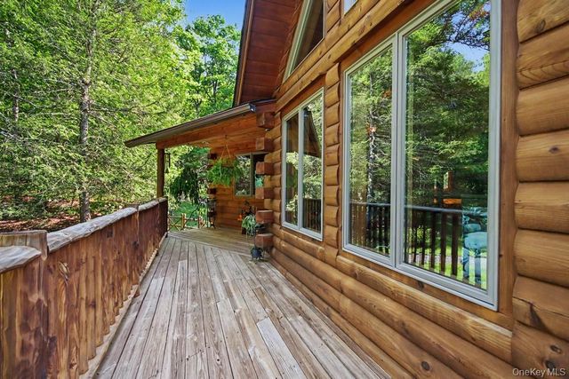 33 Cimarron Road, Putnam Valley, NY 10579