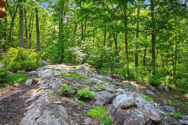 33 Cimarron Road, Putnam Valley, NY 10579