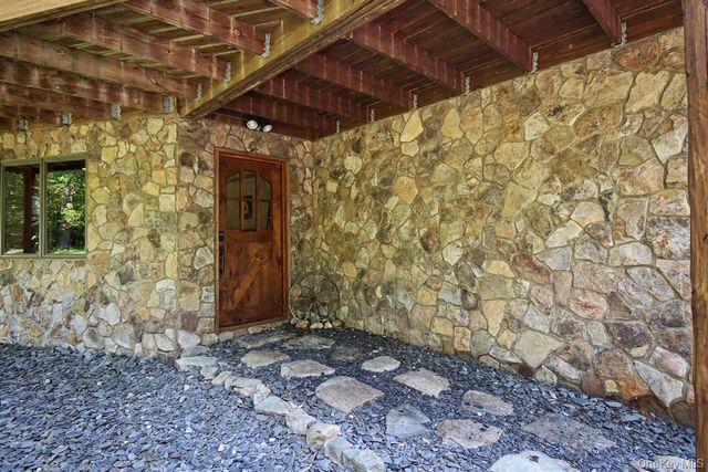 33 Cimarron Road, Putnam Valley, NY 10579