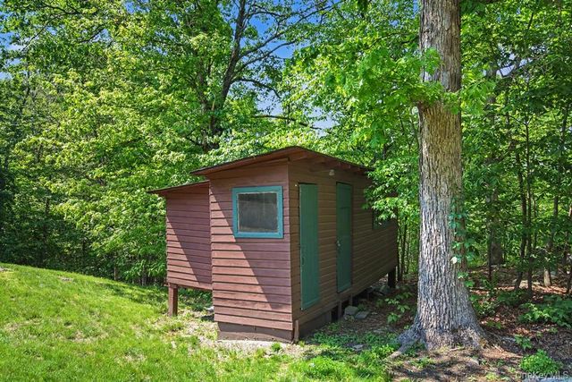 33 Cimarron Road, Putnam Valley, NY 10579