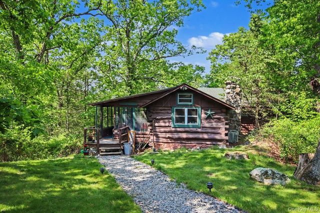 33 Cimarron Road, Putnam Valley, NY 10579
