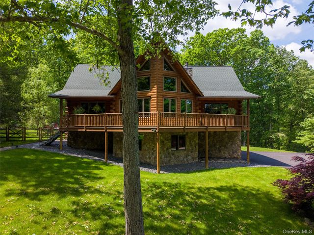 33 Cimarron Road, Putnam Valley, NY 10579