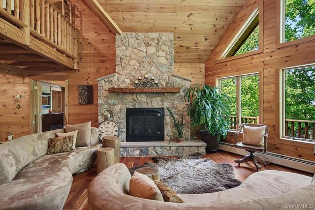 33 Cimarron Road, Putnam Valley, NY 10579