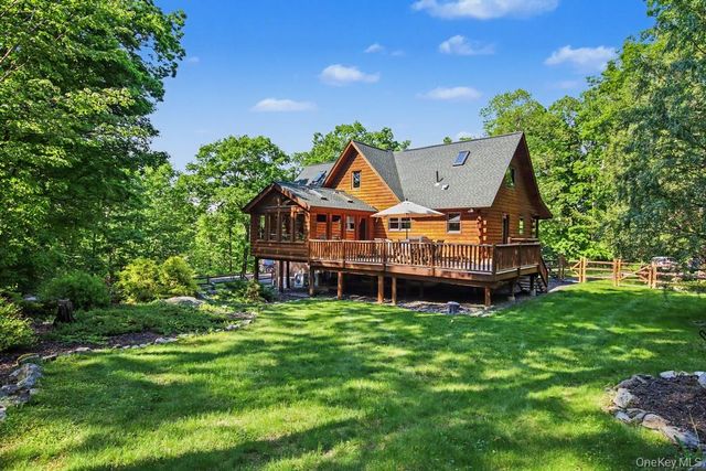 33 Cimarron Road, Putnam Valley, NY 10579