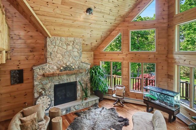 33 Cimarron Road, Putnam Valley, NY 10579