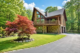 33 Cimarron Road, Putnam Valley, NY 10579