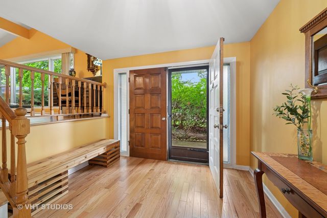 1239 Cambridge Court, Highland Park, IL 60035