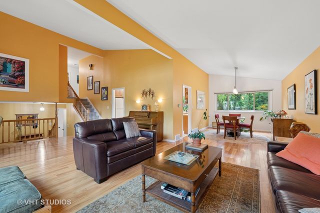 1239 Cambridge Court, Highland Park, IL 60035
