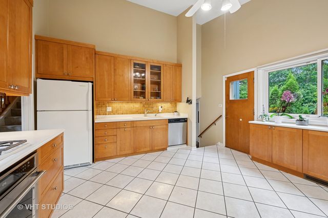 1239 Cambridge Court, Highland Park, IL 60035