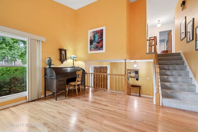 1239 Cambridge Court, Highland Park, IL 60035