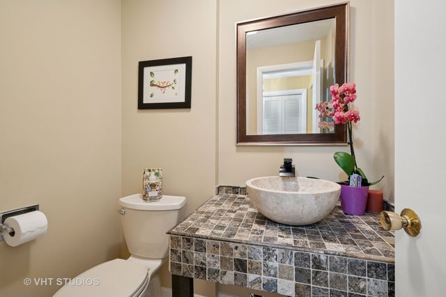 1239 Cambridge Court, Highland Park, IL 60035