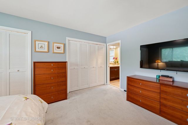 1239 Cambridge Court, Highland Park, IL 60035