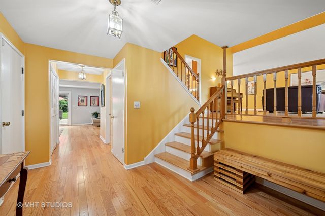1239 Cambridge Court, Highland Park, IL 60035